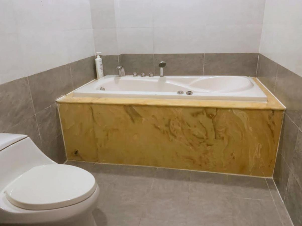 White Diamond Airport Hotel 3*
