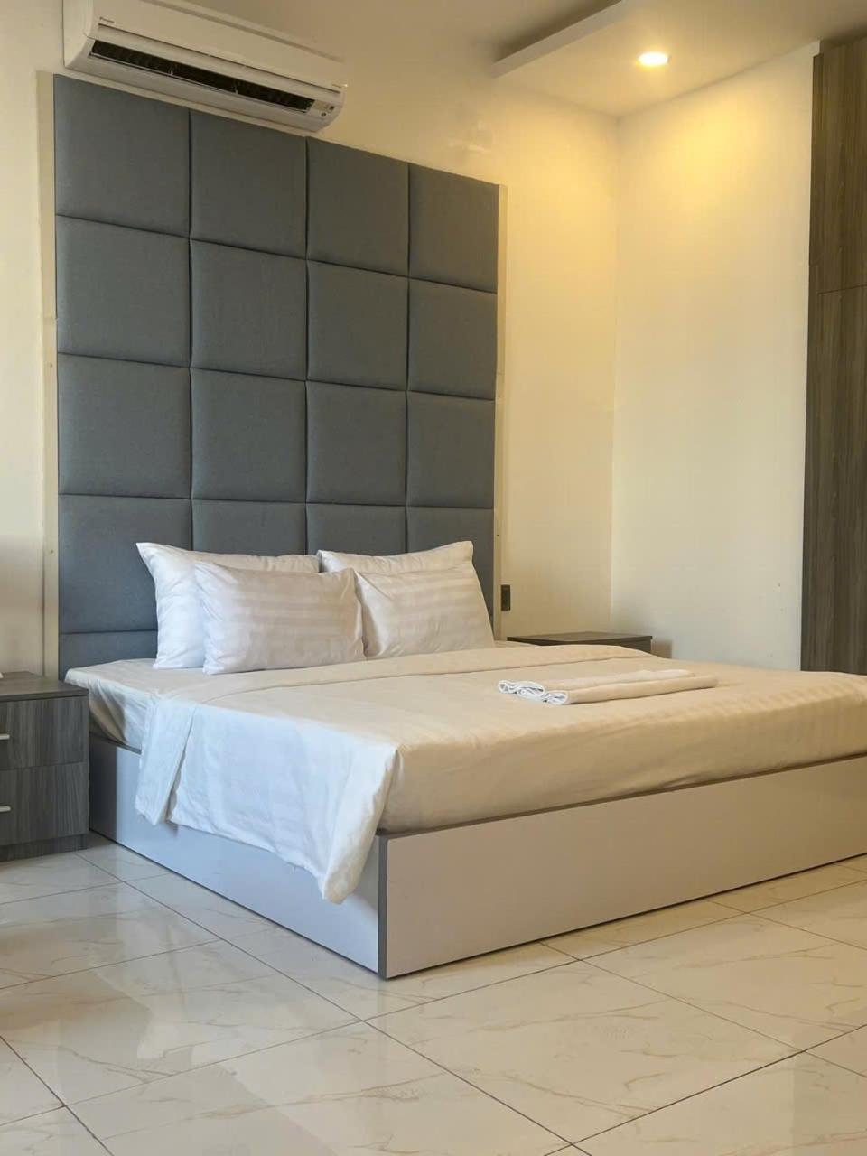 Hotel White Diamond Airport