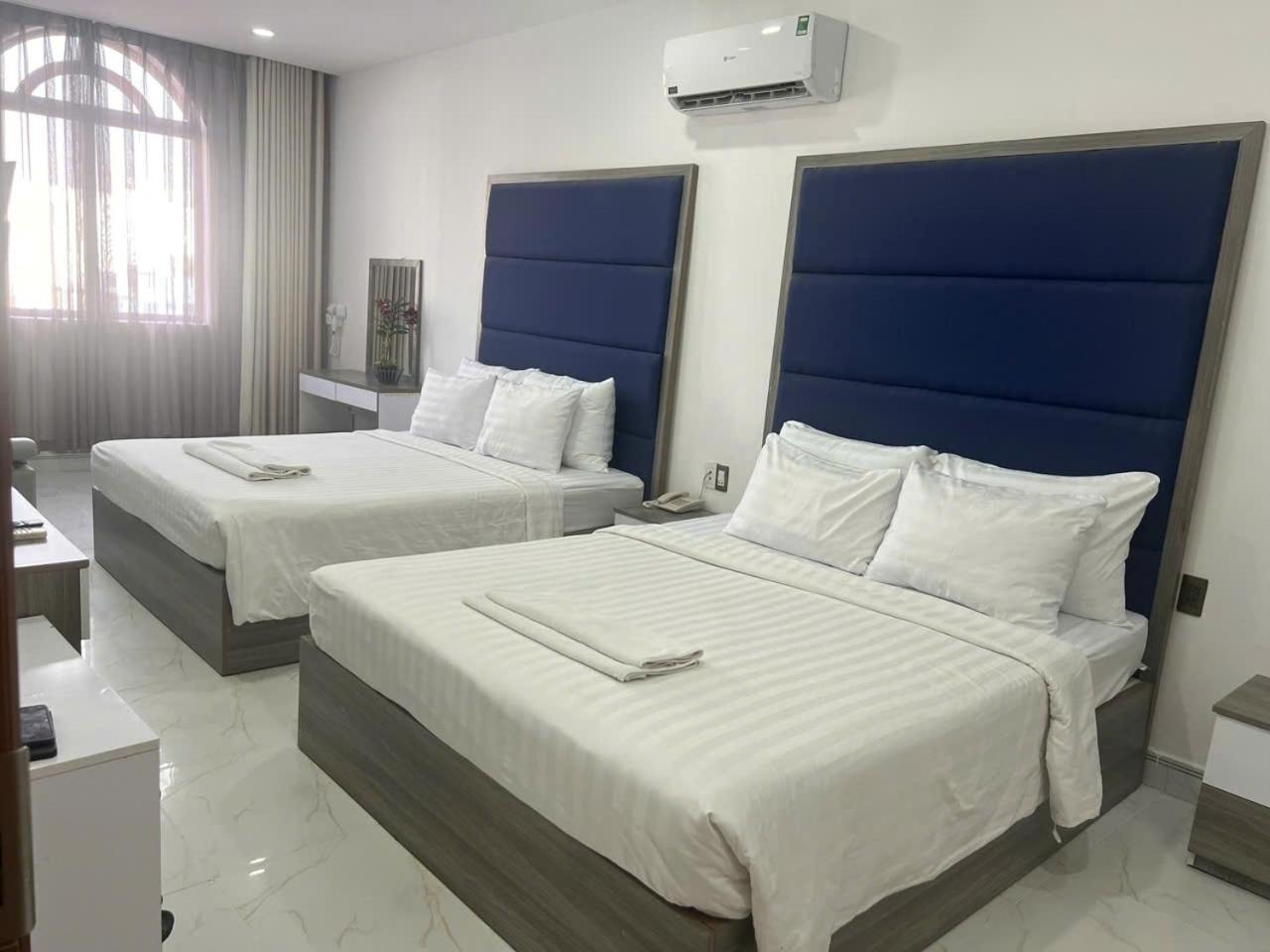 White Diamond Airport Hotel 3*
