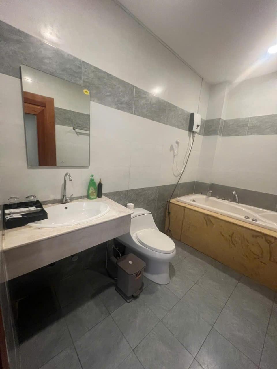 White Diamond Airport Hotel 3*