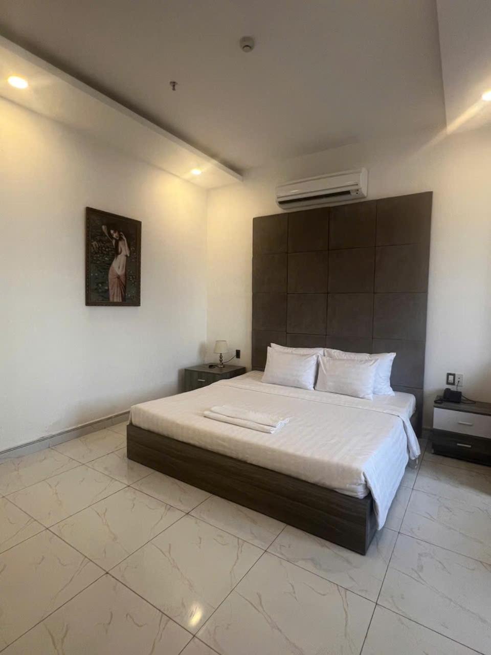 White Diamond Airport Hotel 3*