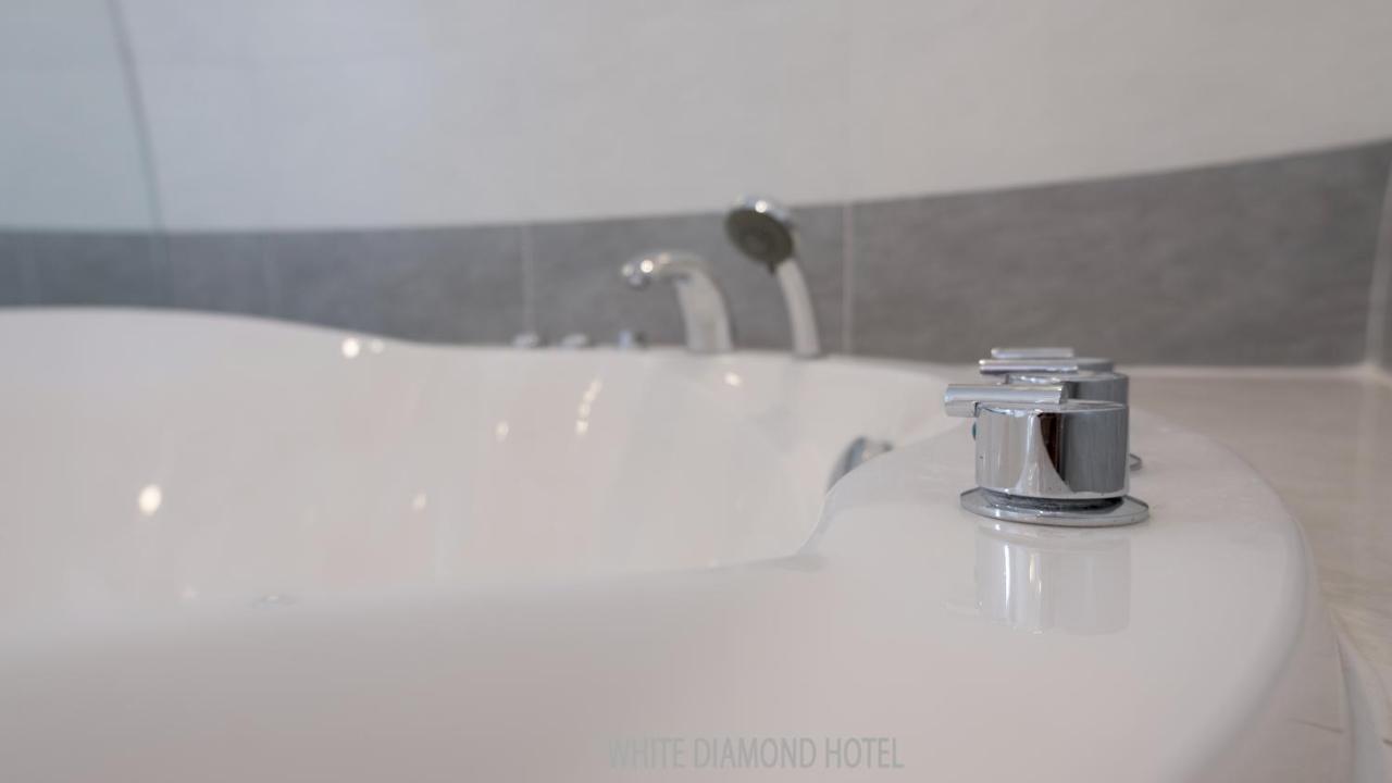 White Diamond Airport Hotel 3*